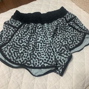 Lululemon tracker shorts size 6